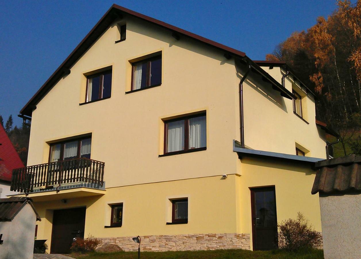 Apartman Svoboda Svoboda nad Upou Luaran gambar